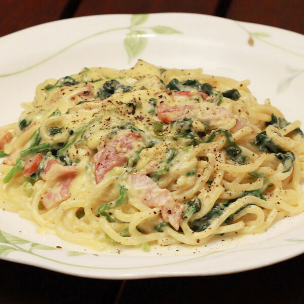 ほうれん草とベーコンのスパゲティ（エッグクリームソース）