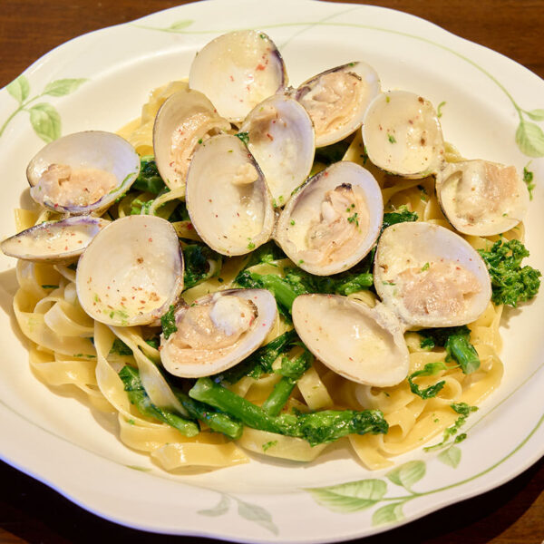 ハマグリと菜の花のクリームソース（フェトチーネ）